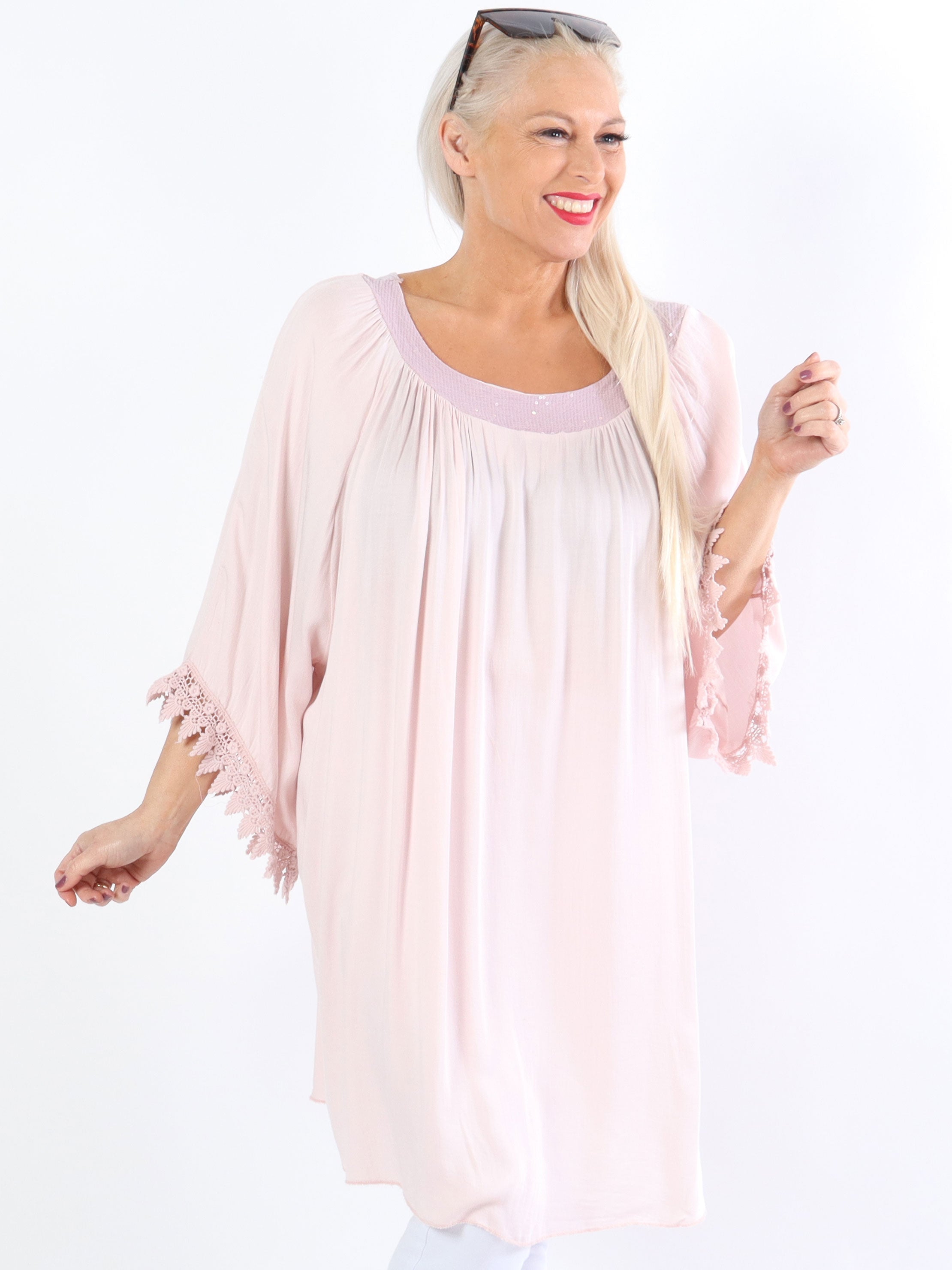 Dolores - Tunikaklänning i plus size med paljetter och broderier